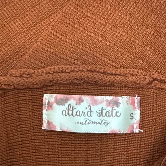 NWT Altar'd State Rust Ribbed Crop Top size small - Picture 2 of 3